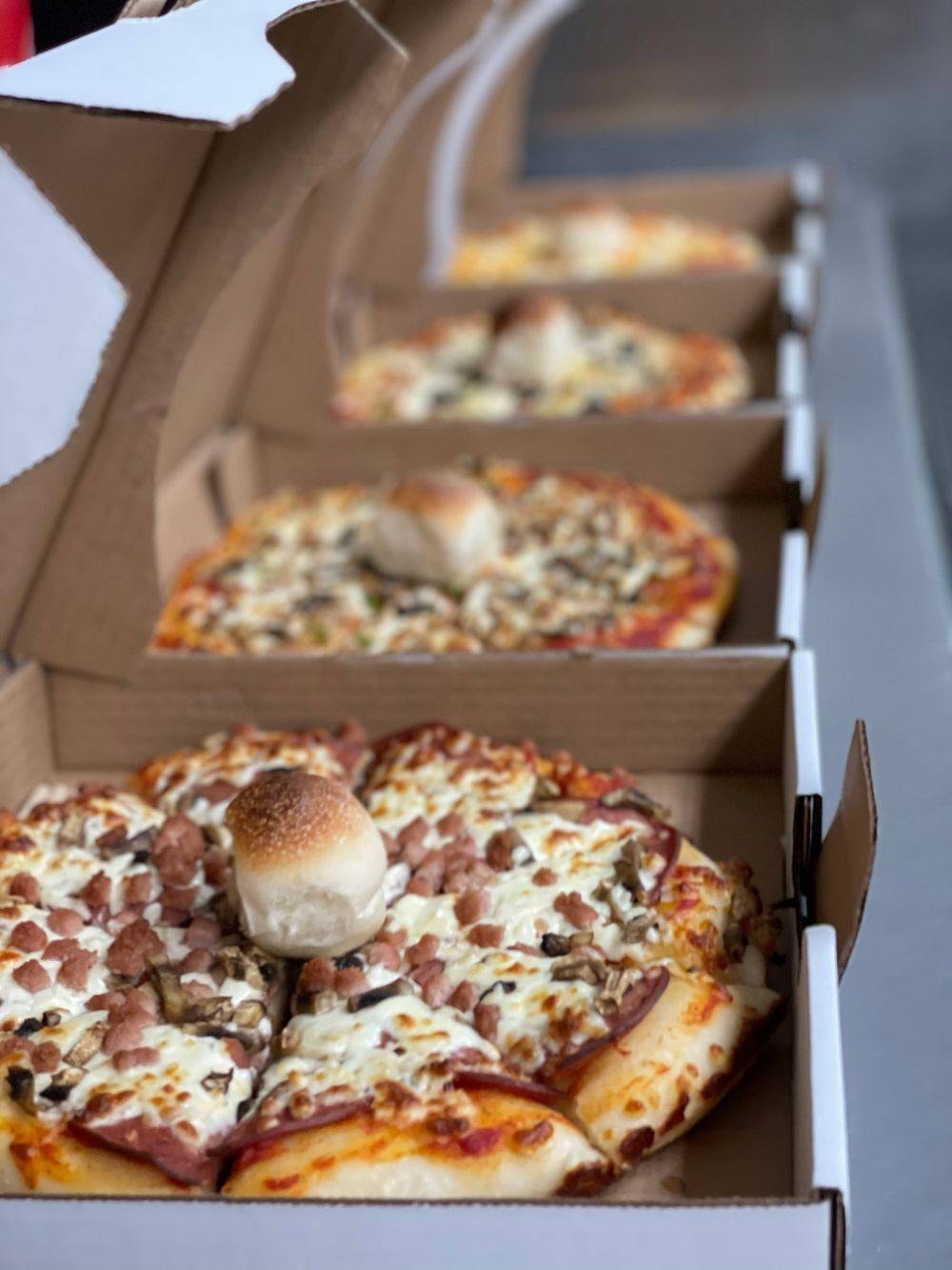 Farros Pizza fresh from the oven
